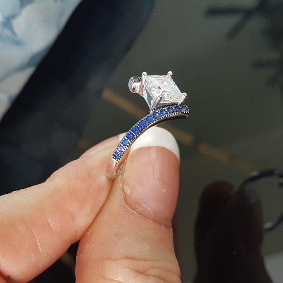 White n Blue Cubic Zirconia - Picture 6 of 8